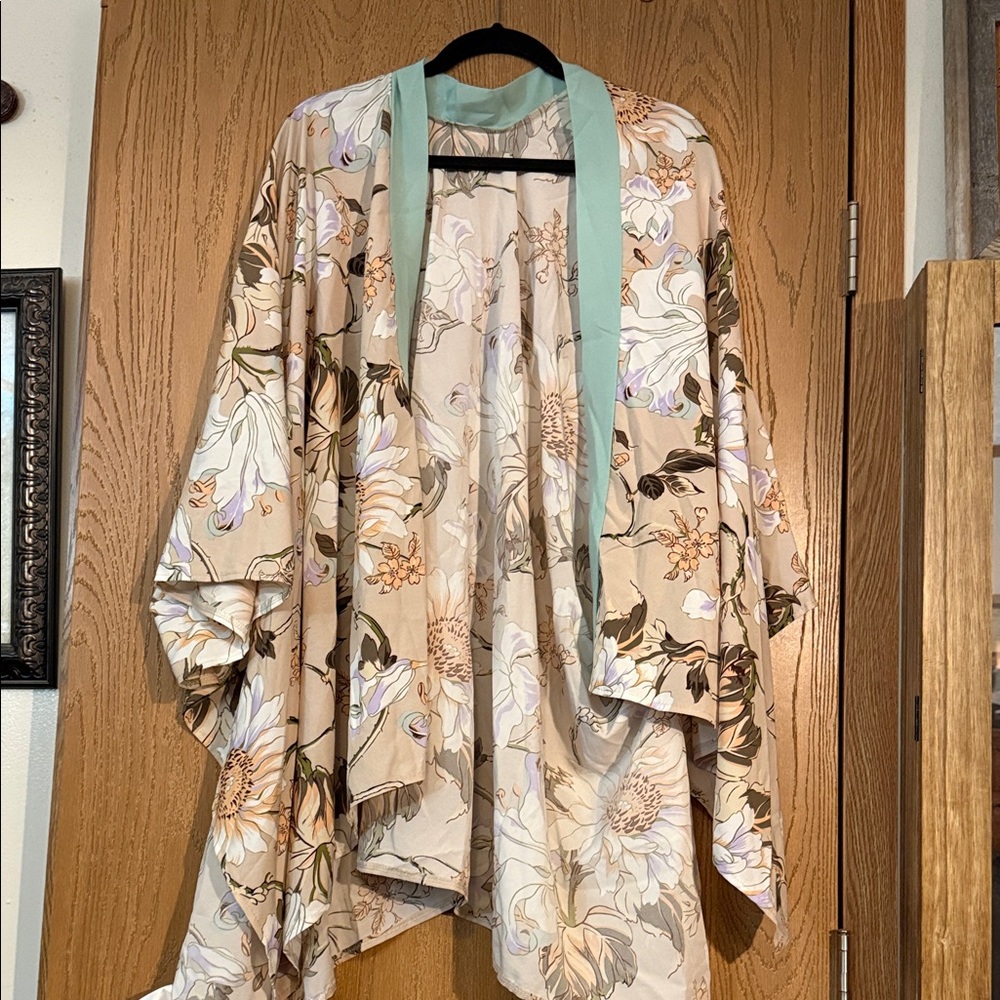 Floral Kimono NWOT